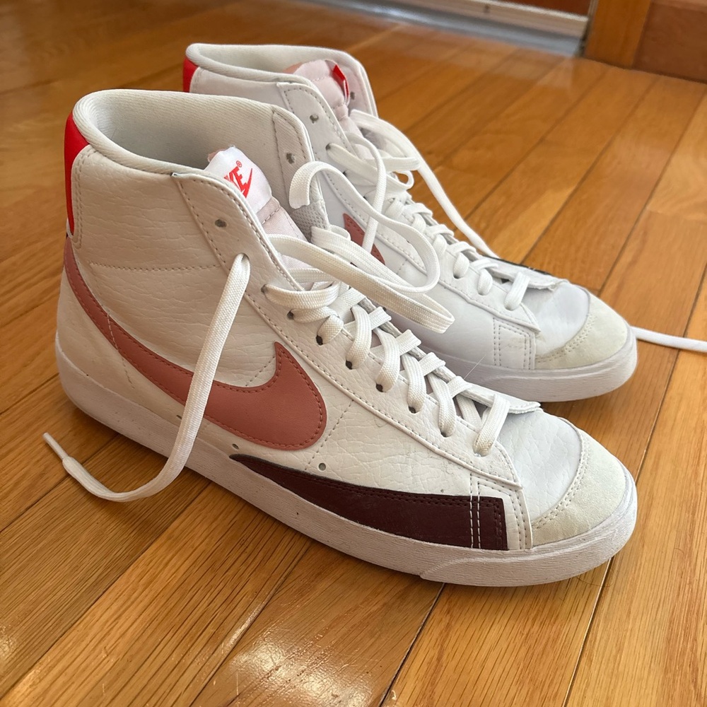 Nike Women’s Blazer Mid Size 10